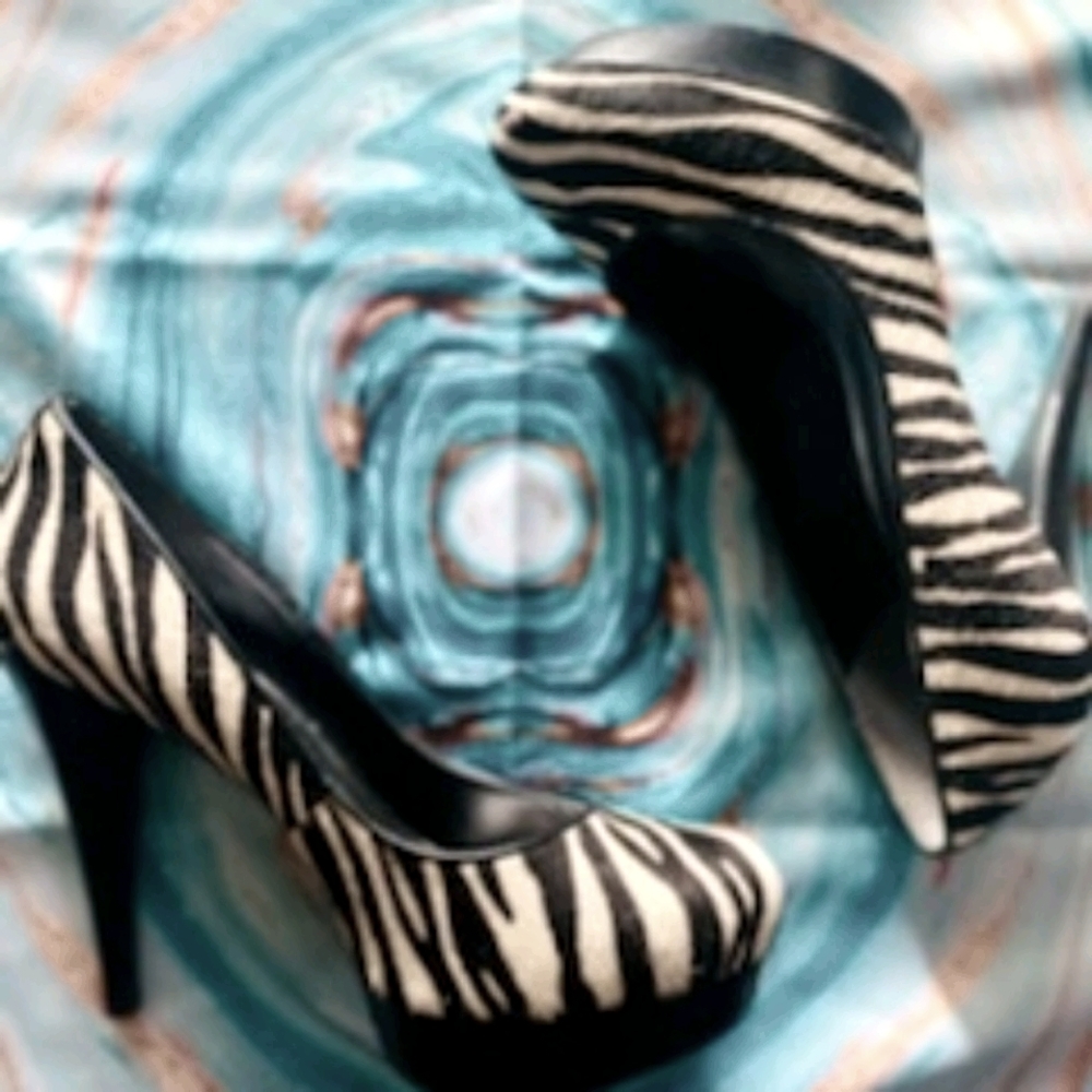 Zebra print platform